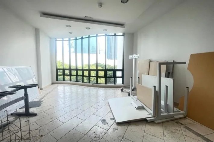 Large semi-furnished office for rent in Obarrio, Panama