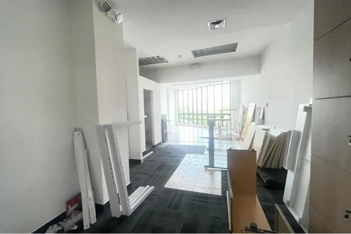 Large semi-furnished office for rent in Obarrio, Panama