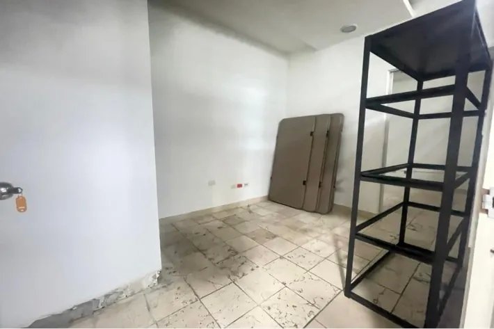 Large semi-furnished office for rent in Obarrio, Panama