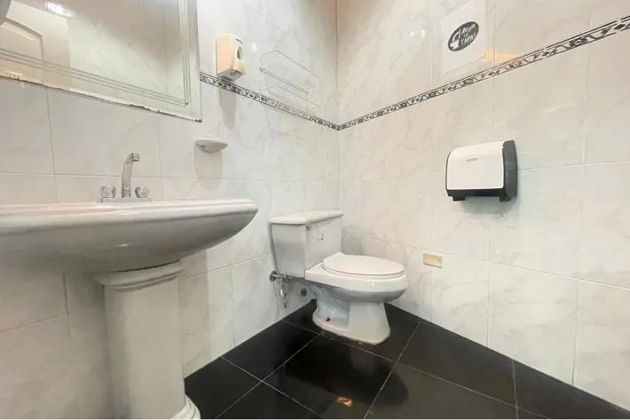 Large semi-furnished office for rent in Obarrio, Panama