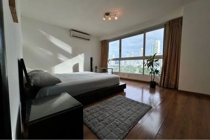 Alquiler de apartamento amoblado en Avenida Balboa, Panamá