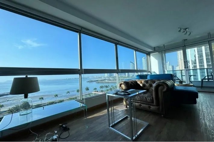 Alquiler de apartamento amoblado en Avenida Balboa, Panamá