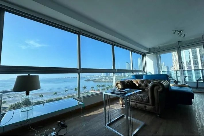 Alquiler de apartamento amoblado en Avenida Balboa, Panamá