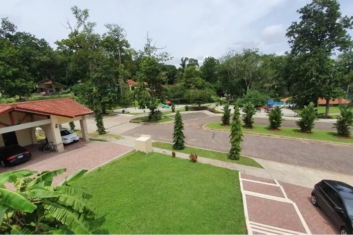 Venta de casa en Senderos, Clayton