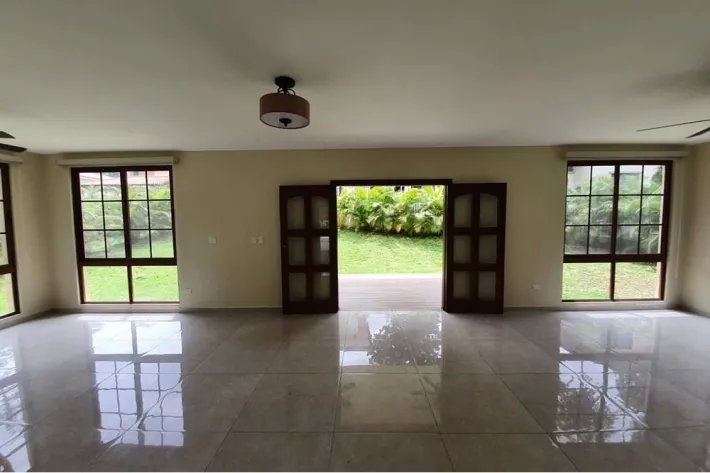 Venta de casa en Senderos, Clayton