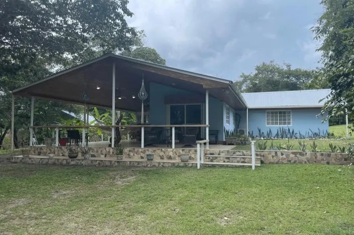 Se vende finca con cabañas en San Carlos