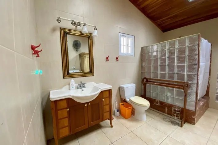 Se vende finca con cabañas en San Carlos
