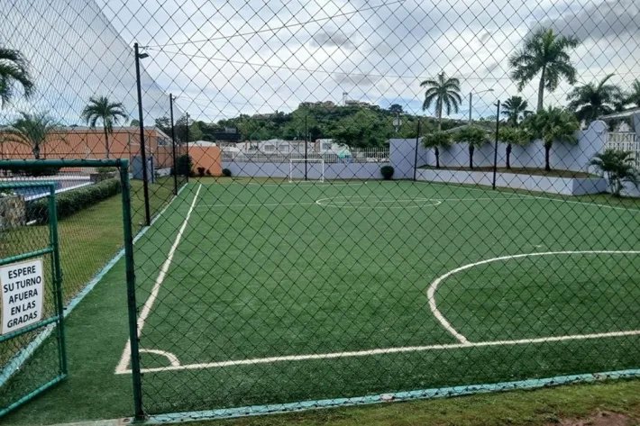 Venta de casa en conjunto cerrado en Brisas del Golf, Panamá