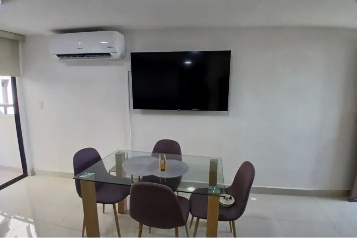 Alquiler de céntrico apartamento amoblado en Vía España, cerca del metro