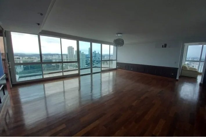 Venta de apartamento reposeído en PH The Forum, El Cangrejo