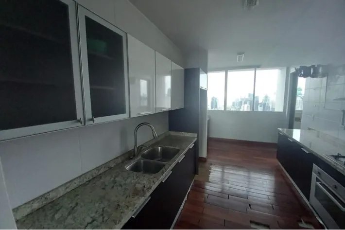 Venta de apartamento reposeído en PH The Forum, El Cangrejo