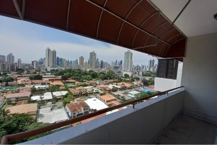 Venta de apartamento reposeído en PH Chaquira, Bella Vista