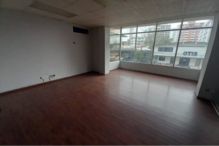Venta de oficina reposeída en PH Donando, Bella Vista