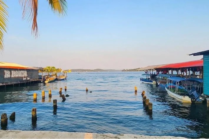 Venta de terreno y planos para la Plaza Comercial Over The Water, Boca...