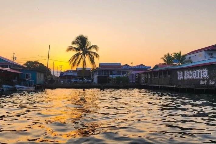 Venta de terreno y planos para la Plaza Comercial Over The Water, Boca...