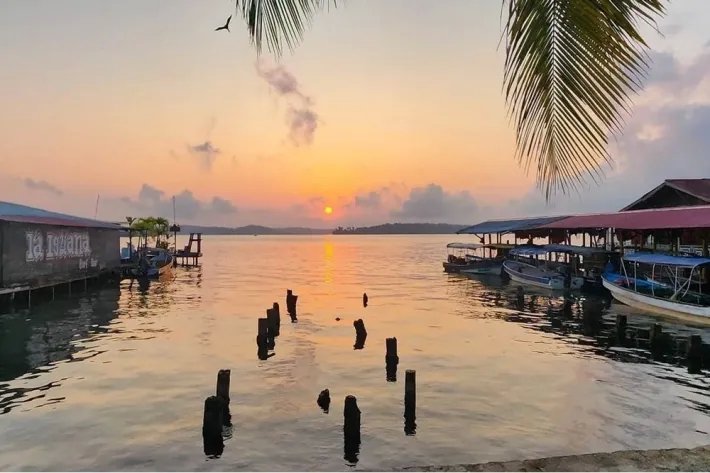 Venta de terreno y planos para la Plaza Comercial Over The Water, Boca...