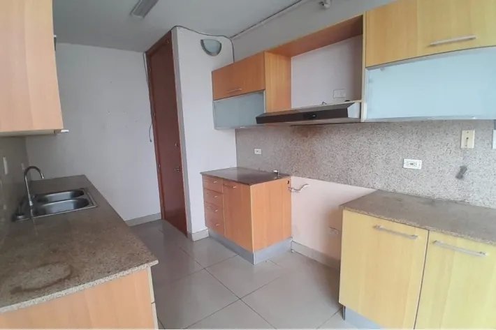 Repossessed apartment for sale in San Francisco, Panama