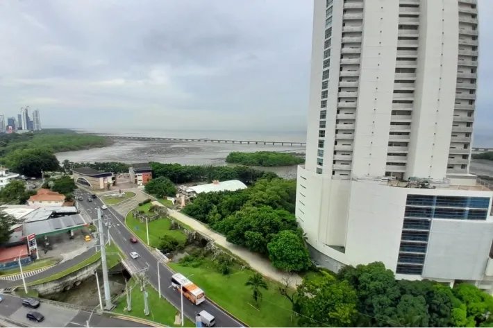Repossessed apartment for sale in San Francisco, Panama