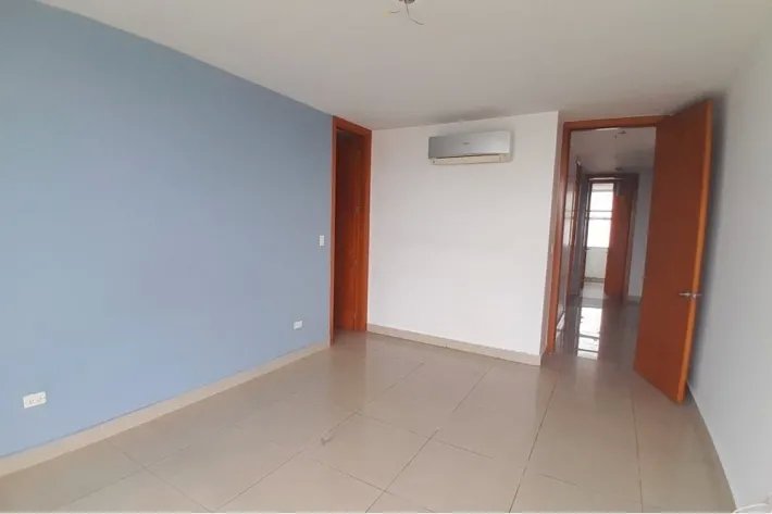 Repossessed apartment for sale in San Francisco, Panama