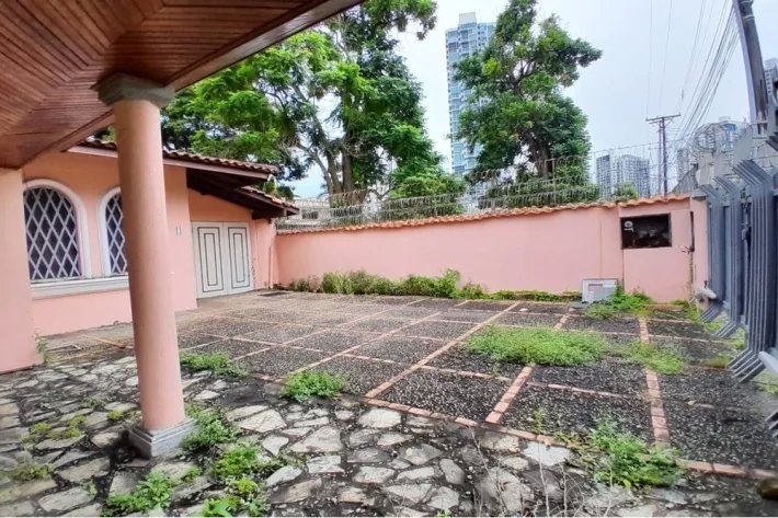 Venta de casa reposeída en Altos del Golf, San Francisco, Panamá