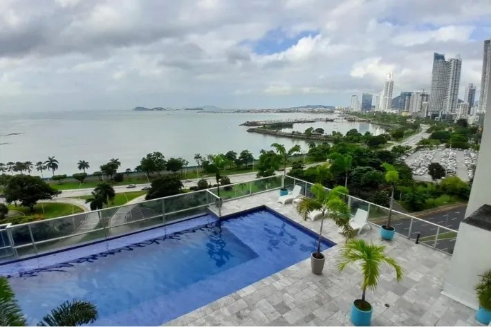 Venta de apartamento resposeído en Avenida Balboa, Bella Vista, Panamá