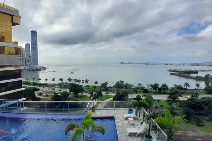 Venta de apartamento resposeído en Avenida Balboa, Bella Vista, Panamá