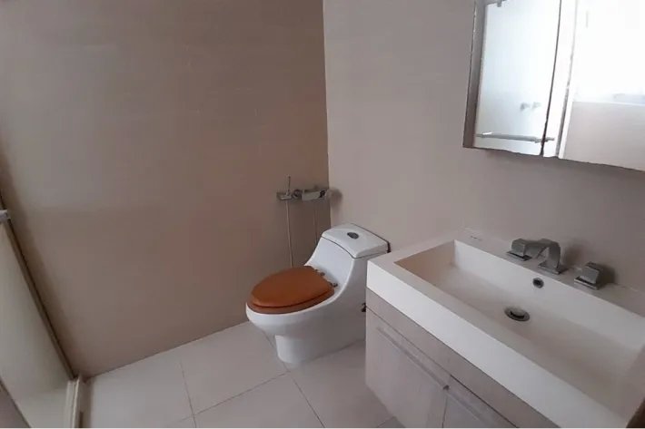Venta de apartamento resposeído en Avenida Balboa, Bella Vista, Panamá