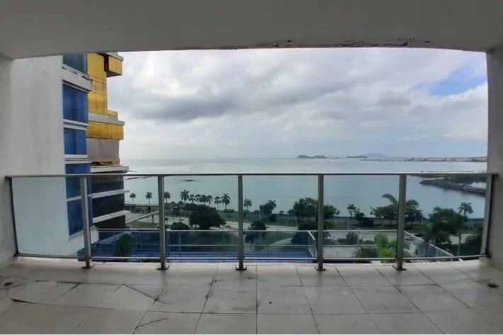 Venta de apartamento resposeído en Avenida Balboa, Bella Vista, Panamá