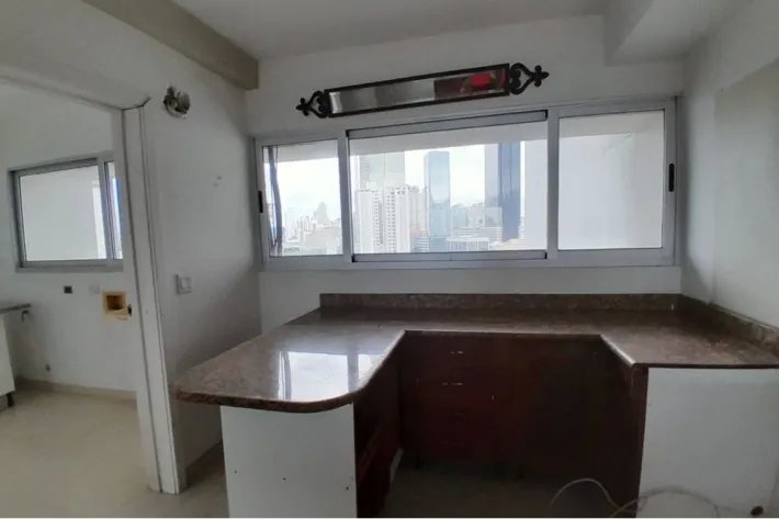 Venta de apartamento resposeído en Avenida Balboa, Bella Vista, Panamá