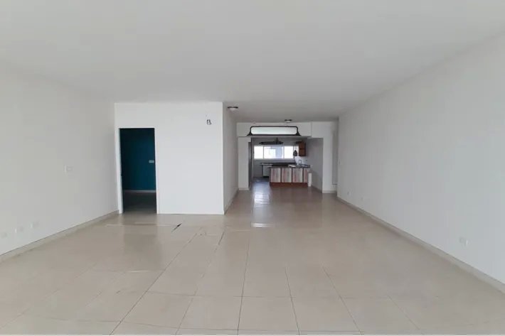 Venta de apartamento resposeído en Avenida Balboa, Bella Vista, Panamá