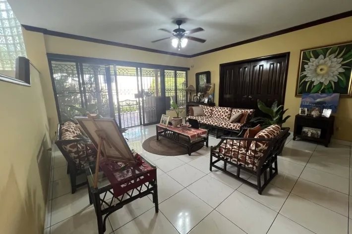 Venta de casa en urbanización Los Angeles, Betania