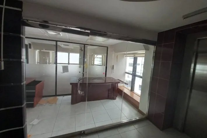 Venta de oficina reposeída en Avenida Balboa, Panamá
