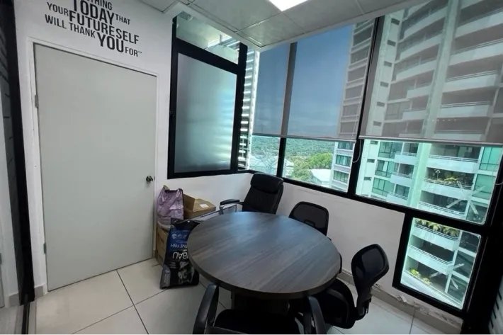 Office for rent in Via Transistmica