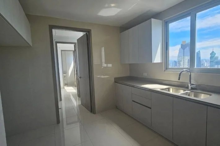 Apartamento con vista al mar en venta en Bella Vista, Panamá