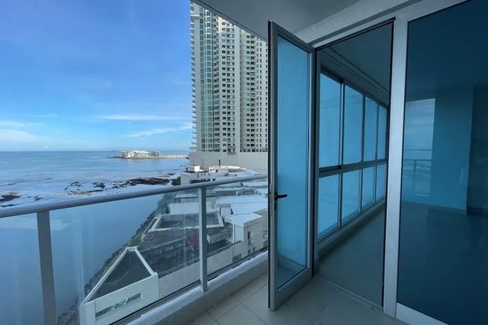 Oceanfront apartment for sale in Punta Pacifica, Panama