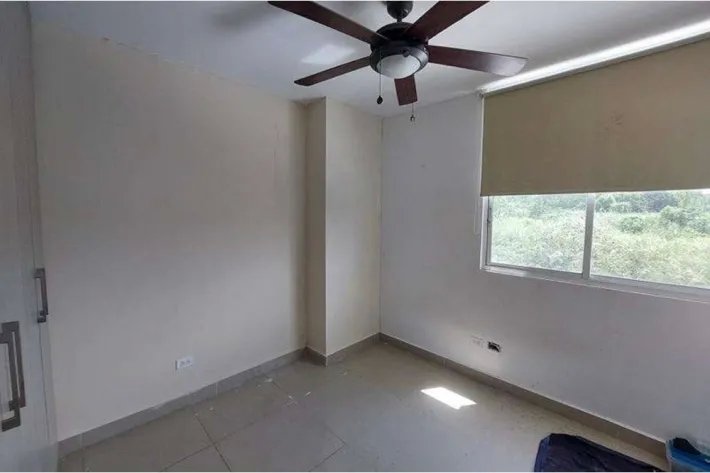 Repossessed apartment for sale in Condado del Rey, Ancon, Panama