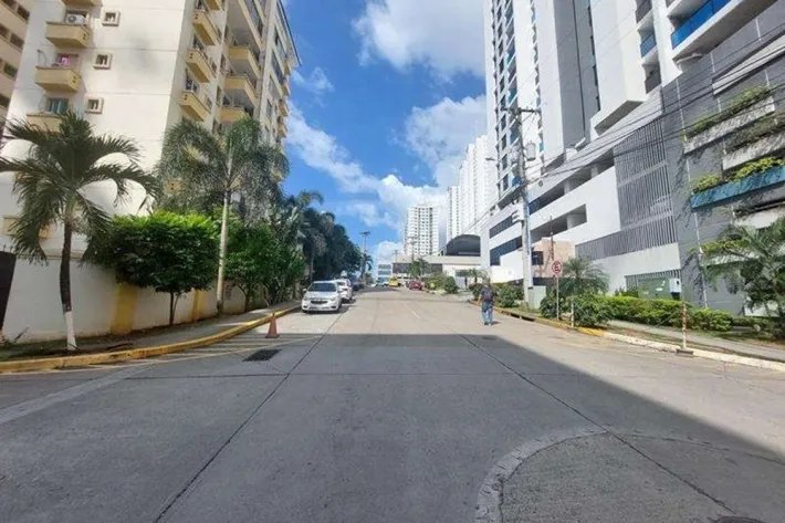 Repossessed apartment for sale in Condado del Rey, Ancon, Panama