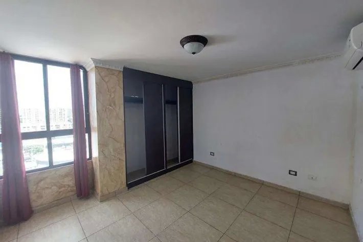 Repossessed apartment for sale in Condado del Rey, Ancon, Panama