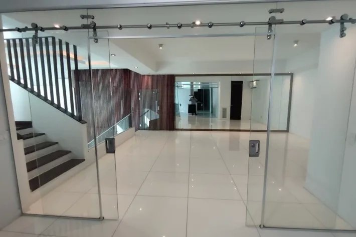 Modern house for sale in Altos del Golf