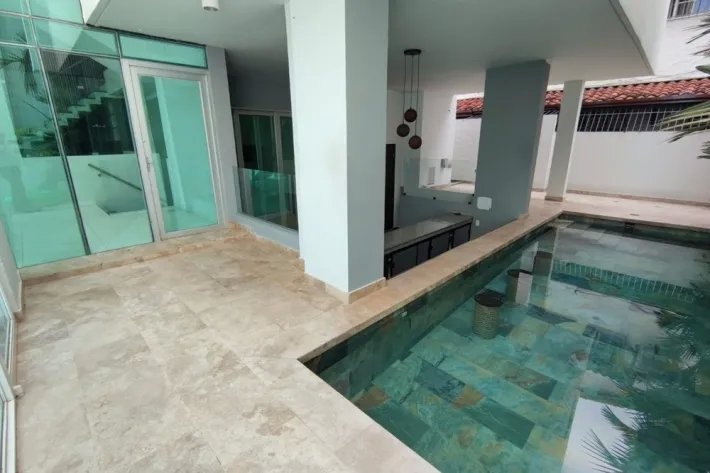 Modern house for sale in Altos del Golf