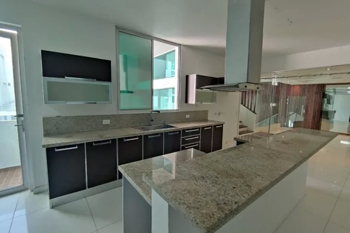 Modern house for sale in Altos del Golf