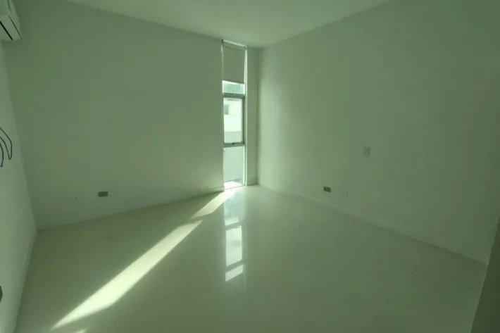 Modern house for sale in Altos del Golf