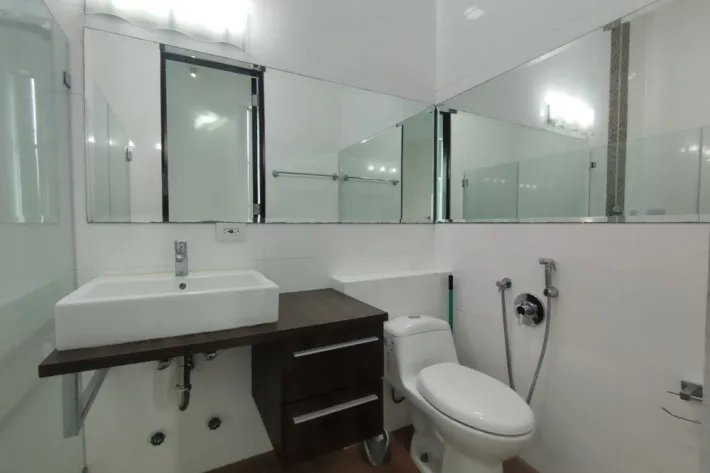Modern house for sale in Altos del Golf