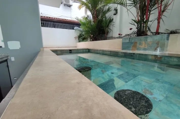 Modern house for sale in Altos del Golf