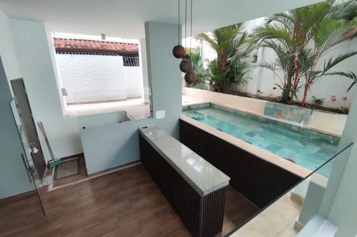 Modern house for sale in Altos del Golf
