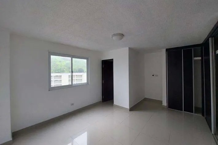 Venta de apartamento reposeído en Vía Centenario, Ancón Panamá