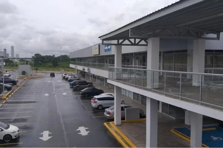 Venta de Local comercial en Plaza Comercial en Costa Sur, Panamá