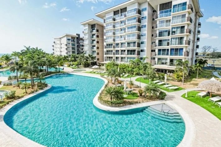 Venta de Apartamentos en PH Aires del Mar, Playa Caracol, Panamá
