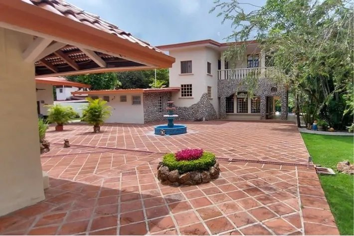 House for sale in Punta Barco, San Carlos