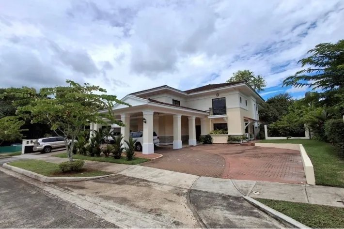 Se vende casa en Senderos de Caminos de Cruces, Ancón